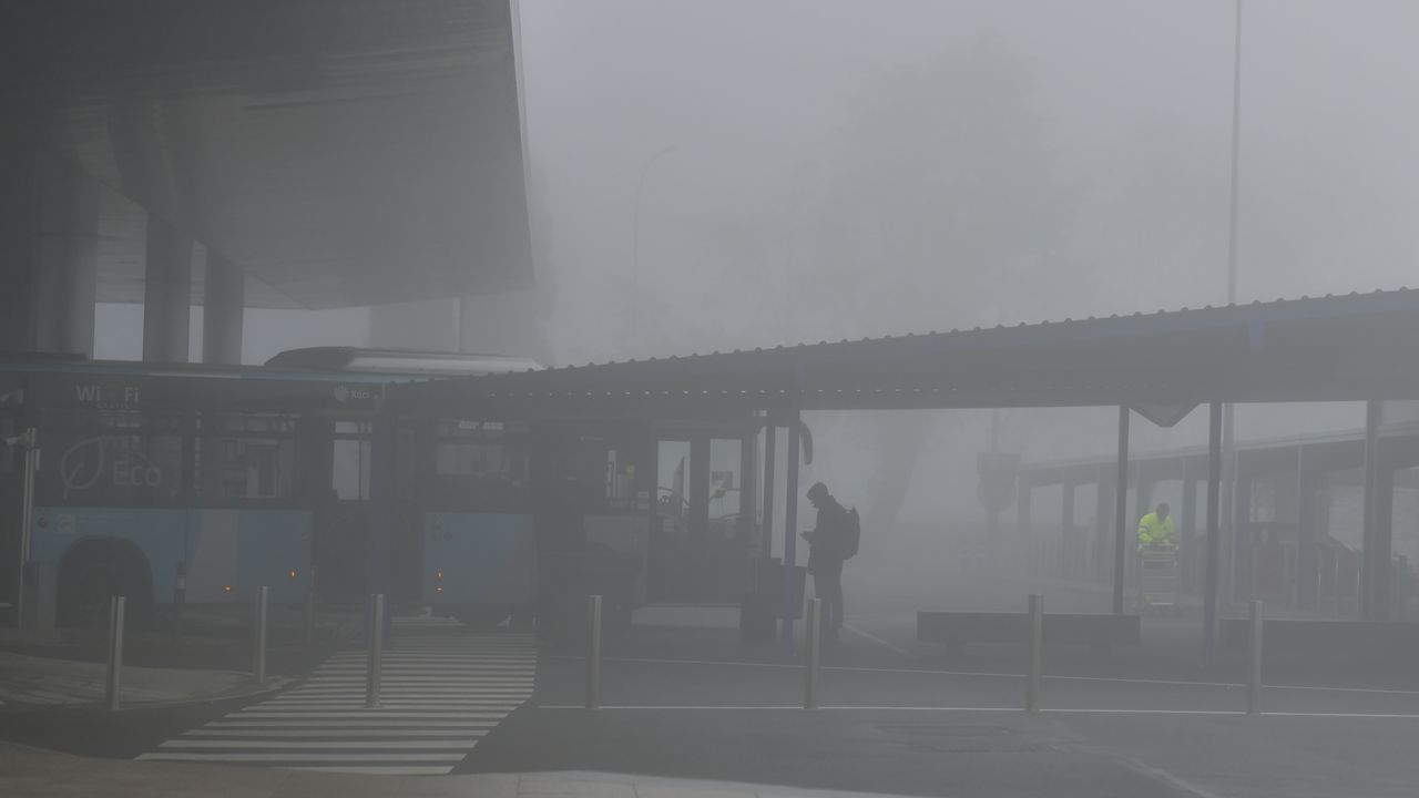 La Niebla Sume En El Caos El Aeropuerto De Alvedro Dos Vuelos