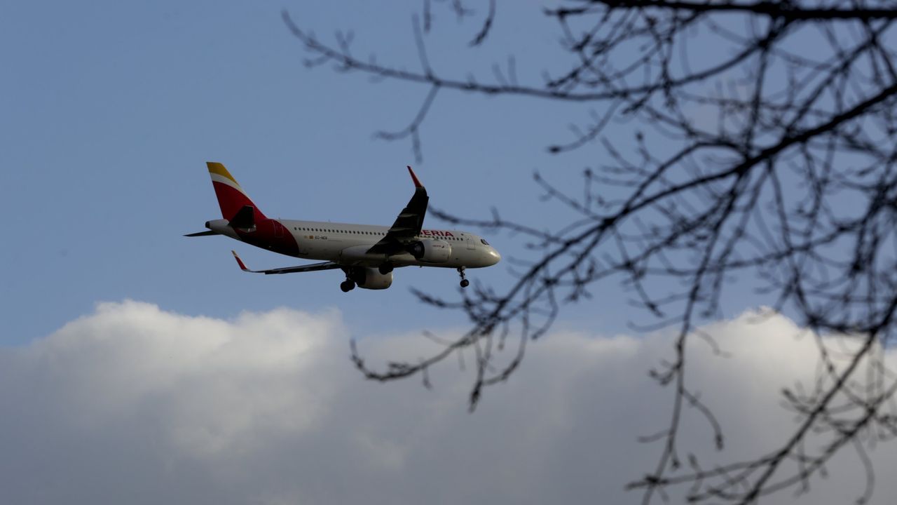 Segundo Mes Consecutivo Con Descenso De Viajeros En El Aeropuerto De