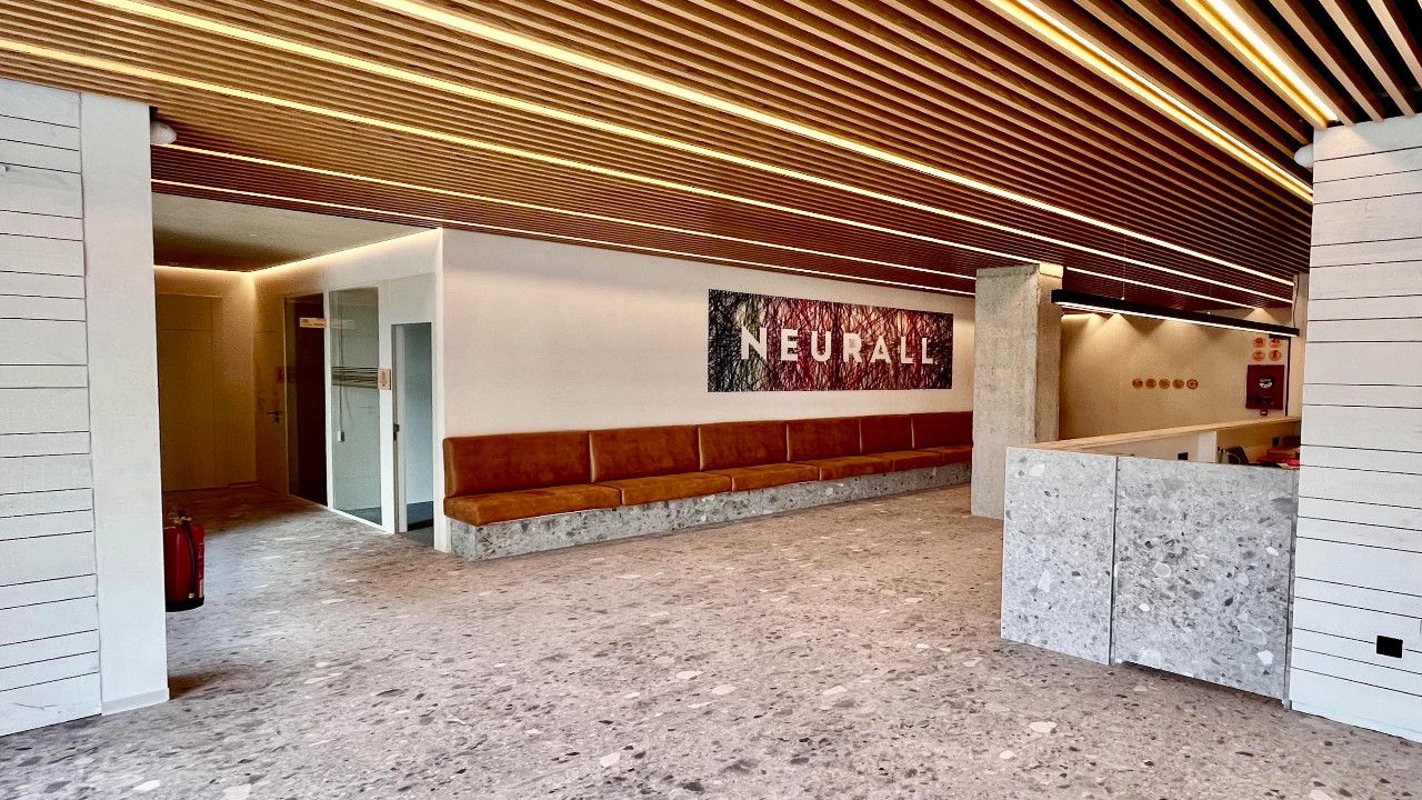 Recepción de Neurall. Los coworking se presentan como la mejor opción para centralizar la actividad empresarial: captación de clientes, networking, calidad y variedad de los servicios o el entorno son solo algunas de sus ventajas.
