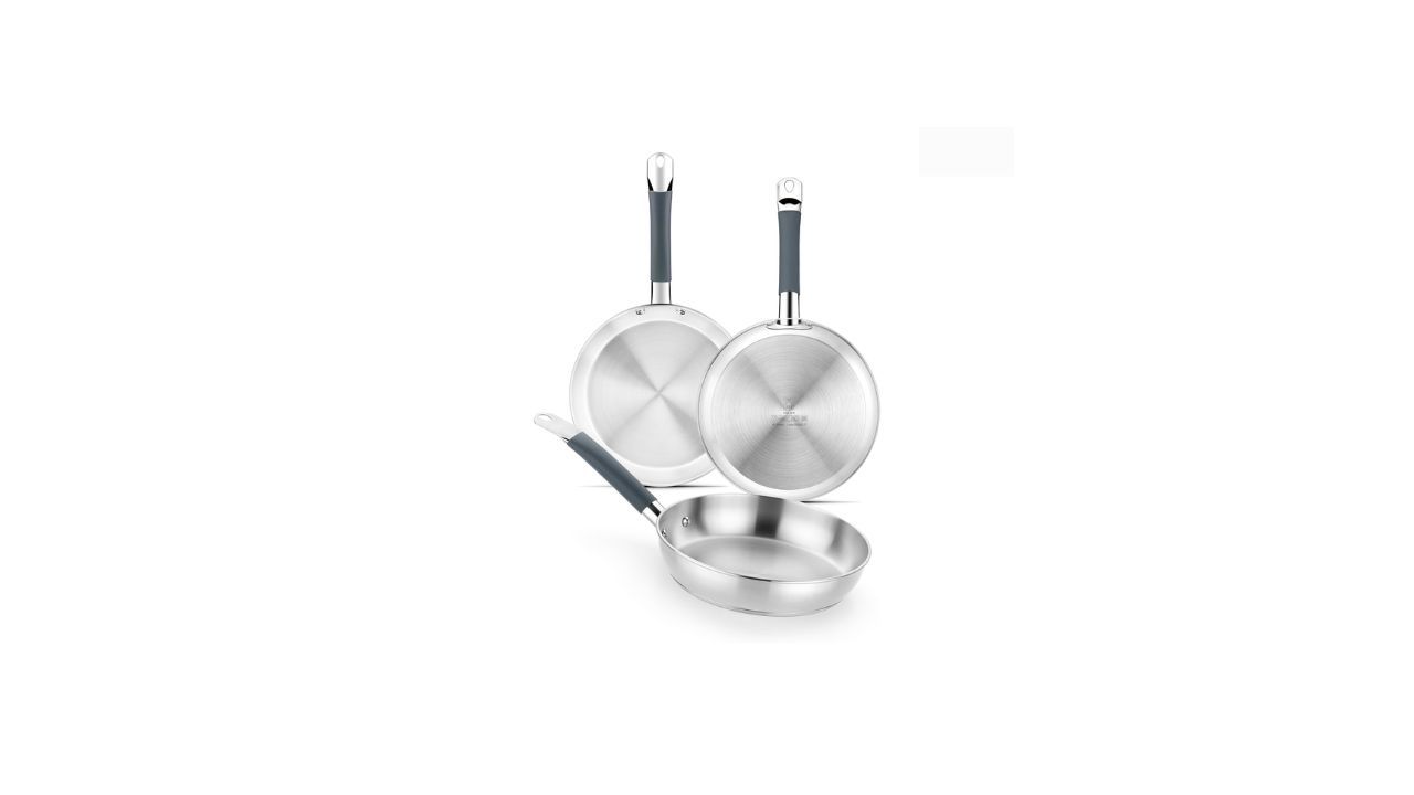 Este set de tres sartenes de acero inoxidable de BRA destaca por ser sin antiadherente y sin PFOA, apto para todo tipo de cocinas gracias a su sistema Full Induction.Pasa de 67,50 euros a 50,69 euros, un precio interesante para quienes buscan sartenes duraderas y no quieren recubrimientos qu�micos. No son las m�s ligeras, pero s� muy resistentes y pensadas para muchos a�os de uso.