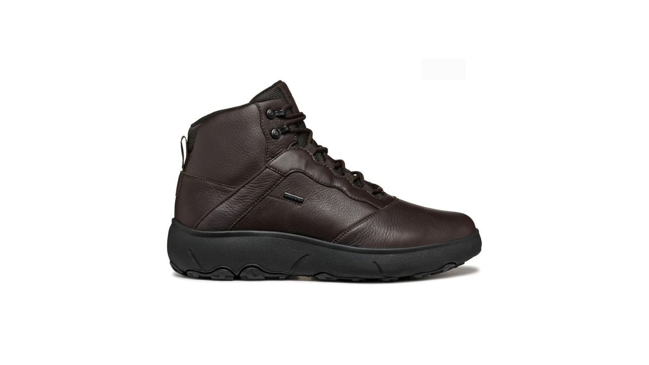 Las Nebula + Grip est�n pensadas para quien prioriza seguridad al caminar. Su suela ofrece un agarre superior en superficies mojadas o resbaladizas, algo muy de agradecer en invierno. Mantienen un dise�o urbano y discreto, por lo que no parecen botas t�cnicas a simple vista. Con el precio ajust�ndose a 110,43 euros, son una buena elecci�n si caminas mucho por ciudad en d�as de lluvia.