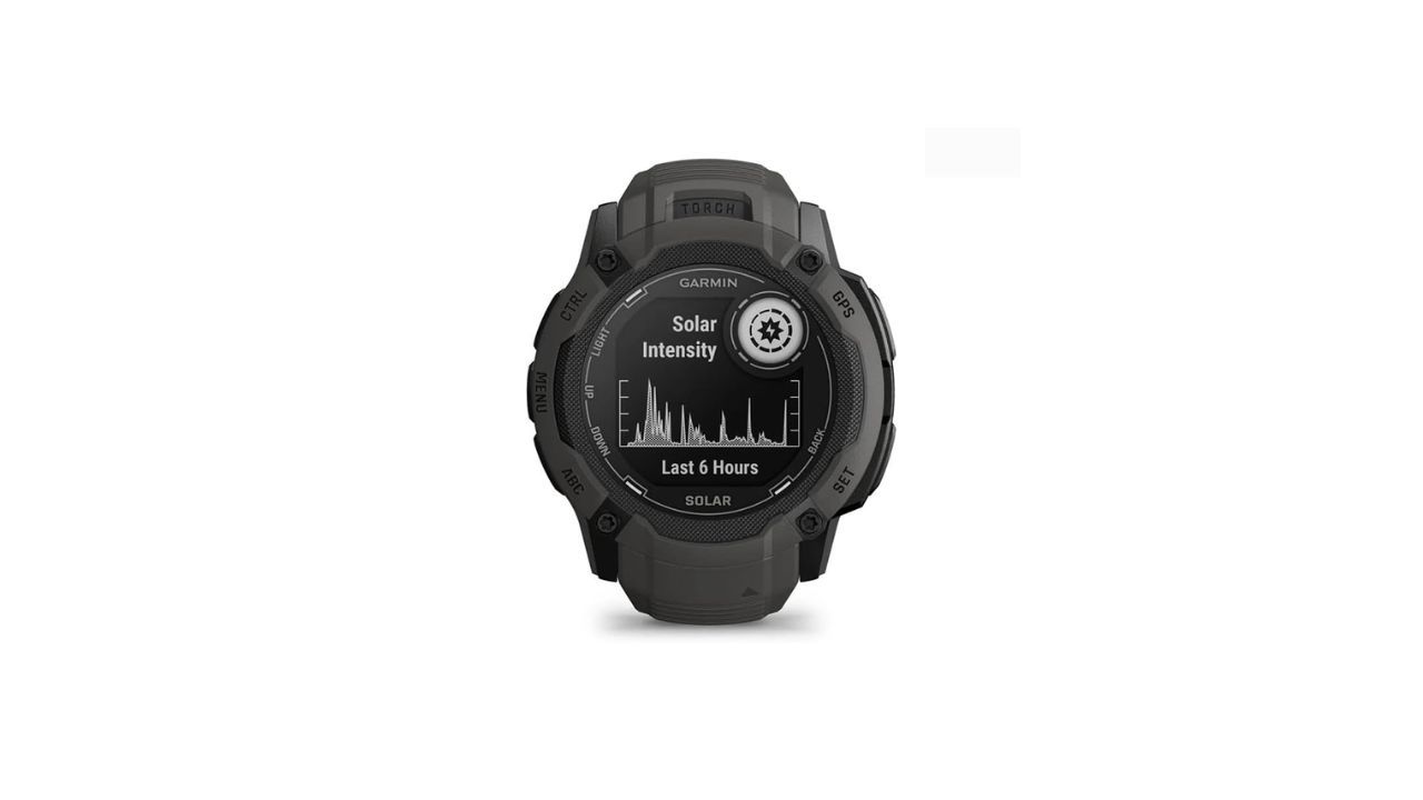 Este modelo de Garmin est� claramente orientado a actividades al aire libre. Su dise�o robusto, la resistencia al agua y el GPS integrado lo convierten en un reloj fiable para monta�a, senderismo o deportes exigentes. La carga solar marca la diferencia en autonom�a, permitiendo alargar el uso durante d�as sin depender del cargador. Es un reloj pensado para quien prioriza fiabilidad y resistencia por encima de un dise�o elegante.