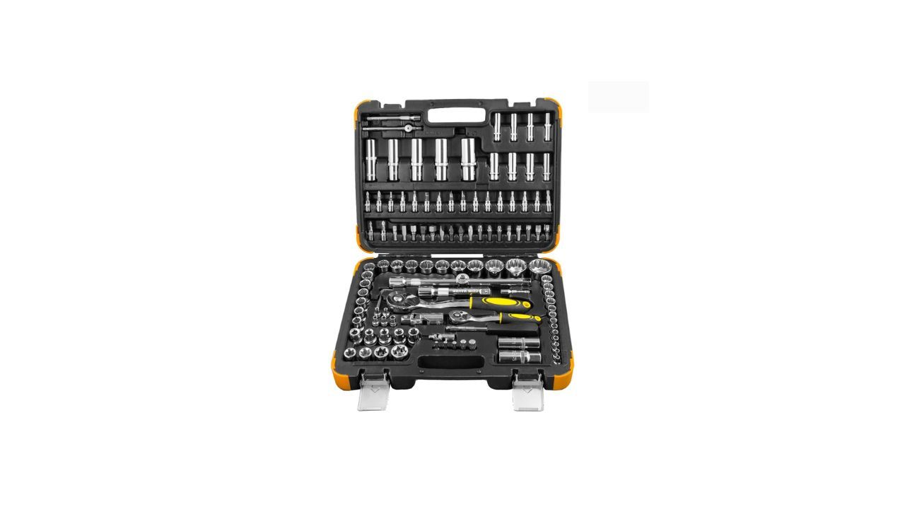 El JOMAFA Estuche de Herramientas 113 piezas est� claramente orientado a trabajos de mec�nica y montaje m�s exigentes. Sus vasos de 12 caras fabricados en acero cromo vanadio cromado ofrecen buena resistencia al desgaste y al par de apriete. Incluye carracas en medidas 1/2 y 1/4, lo que permite trabajar con torniller�a variada en coche, moto o mobiliario met�lico. Es un malet�n pensado para quien necesita precisi�n y no solo herramientas b�sicas de bricolaje dom�stico.