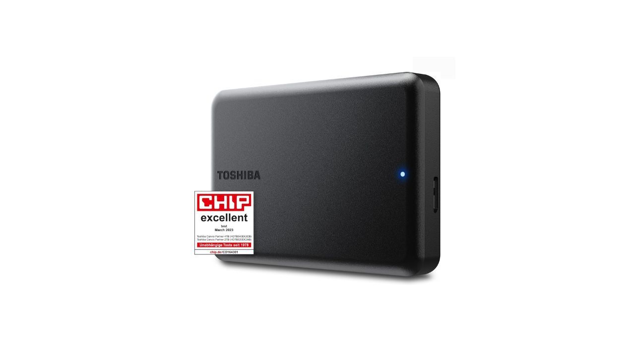 El Toshiba Canvio Partner 4TB HDTB540EK3CB ofrece 4TB de capacidad en un formato compacto y f�cil de usar. Es compatible con Windows, Mac y varias consolas, lo que ampl�a sus posibilidades de uso. Es una alternativa interesante para quienes no necesitan los 5TB completos pero s� una capacidad amplia y una marca con trayectoria en almacenamiento. Su funcionamiento plug & play facilita empezar a usarlo nada m�s sacarlo de la caja.