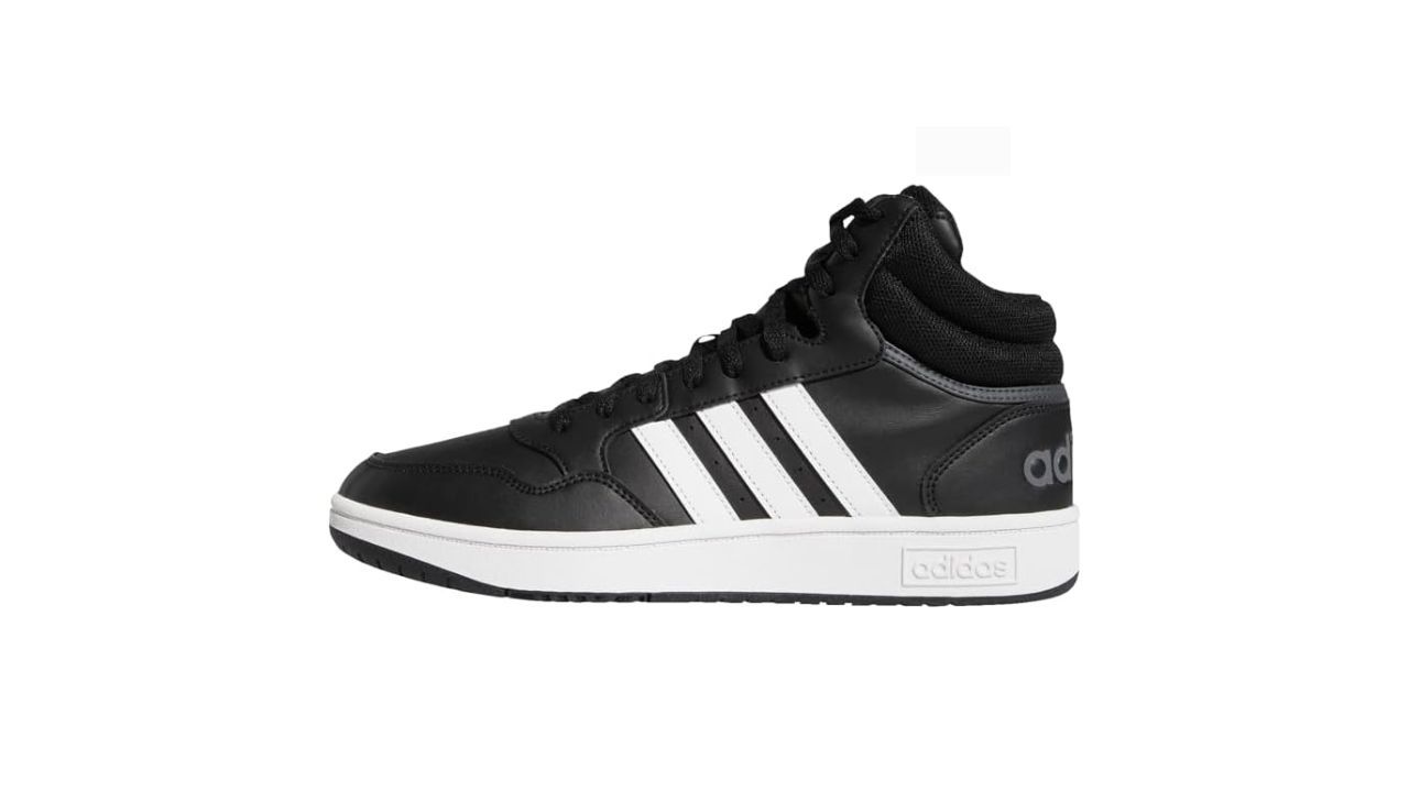 Las adidas Hoops 3.0 Mid aportan m�s presencia gracias a su ca�a media. Esta altura a�ade personalidad al conjunto y combina bien con pantalones ajustados. Son ideales para quienes buscan un look urbano con inspiraci�n baloncesto. Funcionan especialmente bien en oto�o e invierno.