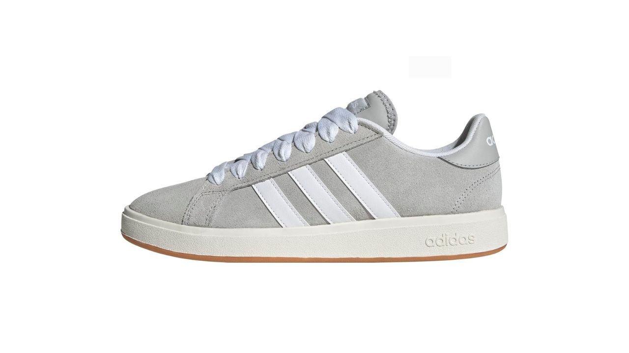 Las adidas Grand Court Base 00s reinterpretan el estilo court con un aire m�s robusto. Su est�tica limpia y ligeramente m�s voluminosa conecta con tendencias actuales inspiradas en los a�os 2000. Funcionan muy bien con pantalones rectos y looks urbanos modernos. Son una opci�n equilibrada entre cl�sico y tendencia.