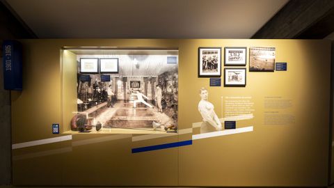 Mural que recuerda a la Sala Calvet, gimnasio donde naci� el Deportivo.