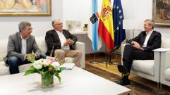 Alonso (a la izquierda) acudi a la reunin con Rueda (derecha) acompaado de Garca.
