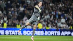 Andrei Radu, celebrando euf�rico uno de los goles de Swedberg en el Madrid-Celta.