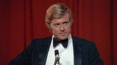 Robert Redford, como tallado en piedra, en El candidato.