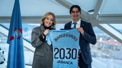 Marin Mourio y Marco Garcs, en A Sede tras sellar la renovacin del mexicano como director de ftbol del Celta hasta el 2030.