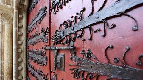 En la puerta principal había daños por el óxido, que se corrijieron