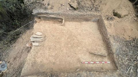 Excavaci�n de Sputnik Labrego en la aldea altomedieval encontrada en Casaio.