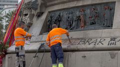 Pintadas en la estatua de Col�n de Barcelona: �Nada que celebrar�