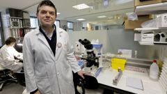 Germ�n Bou, jefe del servicio de Microbiolog�a del Chuac