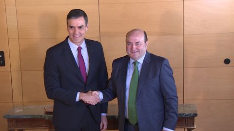 Pedro Snchez y Ortuzar, cuando firmaron el acuerdo por el que el PNV apoyando la investidura, en diciembre del 2019