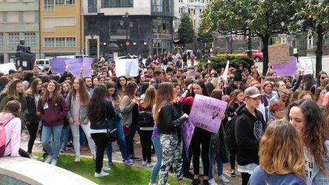 Cientos de estudiantes toman las calles de Oviedo en contra de la sentencia de La Manada