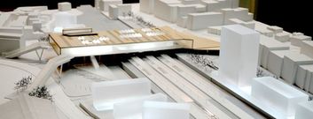 El proyecto de Herreros, su referencia. La idea inicial del arquitecto Juan Herreros que sali� ganadora en un concurso de anteproyectos convocado en su d�a contemplaba una amplia pasarela entre el Ensanche y el barrio de Pontepedri�a que los vecinos de esta zona recuerdan en su escrito.