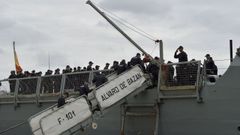 La dotaci&oacute;n embarca en la fragata &Aacute;lvaro de Baz&aacute;n.