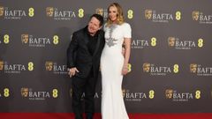 Michael J. _Fox y su mujer Tracy Pollan posan en la alfombra roja de los BAFTA
