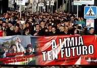 Manifestaci�n de apoyo a Vidrieras en el a�o 2009. En primer t�rmino, tras la pancarta, Manuel Barreiro.