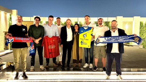 De izquierda a derecha, Michel del R&iacute;o, coordinador del Domaio, Massimo Benassi, consejero delegado del D&eacute;por, &Aacute;lex Garc&iacute;a, vicepresidente del Estradense, Adri&aacute;n Raguza, director general del Lugo, Rafael Louz&aacute;n, la vicepresidenta del D&eacute;por Michelle Clemente Escotet, Eladio Oubi&ntilde;a, presidente del Cambados, Pablo Montero, presidente del Victoria FC, y Manuel Sangil, presidente de la Sarriana.