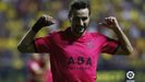 Juan Mu�oz celebra uno de sus goles al C�diz