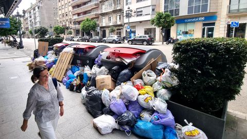 Las bolsas se acumulaban tambi�n la avenida de Garc�a Barb�n, como en todo el centro de la ciudad