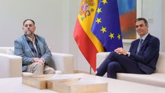 El presidente del Gobierno, Pedro S�nchez, y el l�der de ERC, Oriol Junqueras, durante la reuni�n mantenida en la Moncloa.