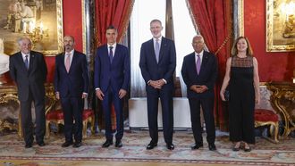 Felipe VI junto a Pedro Snchez en el acto por el 40 aniversario de la adhesin a la UE de Espaa y Portugal.