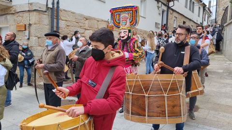 El folin de Chaguazoso en el desfile de Vilario de Conso