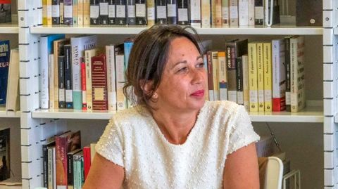 Eleonor Gil en la presentaci�n de su novela en la biblioteca de Sober
