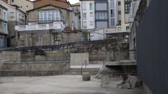 Estado actual de la piscina termal de As Burgas, cerrada desde marzo del a�o 2020.