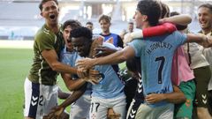 Los futbolistas del Celta celebran el tanto de Bernard Somuah frente a la Ponferradina este s�bado en Bala�dos.