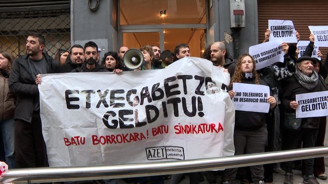 Concentraci�n por el desahucio de una persona en Bilbao