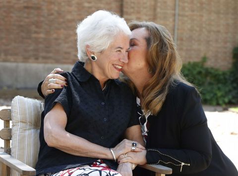 Eva Clarke y Wendy Holden, ayer en Madrid.