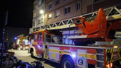 Imagen de archivo de una intervenci�n de los bomberos el pasado mes de octubre en la calle San Jorge