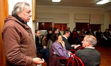 El pasado certamen el intelectual arousano no fall� a la cita po�tica del Liceo Casino de Vilagarc�a.