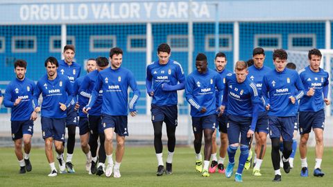 Los jugadores del Oviedo, en El Requexn