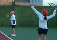 Las focenses Valentina y Luc�a en un partido de dobles reciente. 