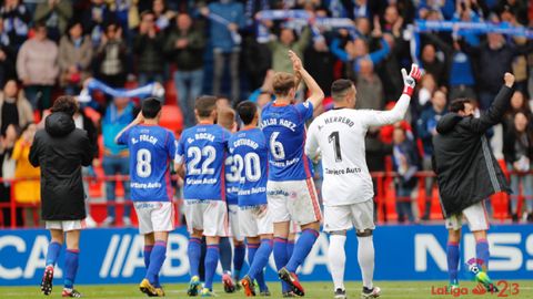 Los jugadores del Real Oviedo celebran la victoria en Lugo