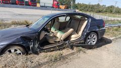 El veh�culo accidentado en San Cibrao se empotr� contra la valla quitamiedos,