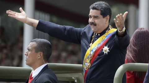 Nicols Maduro, durante el desfile militar en el paseo de Los Prceres, momento en el que la Asamblea Nacional era asaltada por sus seguidores