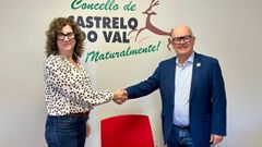 La alcaldesa de Castrelo do Val, Cristina G�mez, con el subdelegado del Gobierno en Ourense, Eladio Santos.