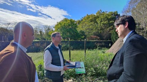 Borja S�nchez, consejero de Ciencia del Principado, en su visita al Jard�n Bot�nico de Gij�n.