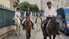 Paloma Lago, con su cu�ada Isabel y su hermano Federico, iniciaron el s�bado el camino a caballo