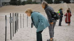 Los coru�eses pudieron ver las fotograf�as en la playa
