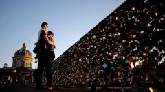 A primeros de junio, una barandilla del puente de las Artes de Pars cedi por el peso de los candados del amor