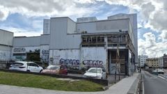 Antiguo concesionario Opel en Perillo.