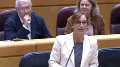 Momento en el que la cmara del Senado pilla a Javier Arenas llevndose lo que parece un vaper a la boca.